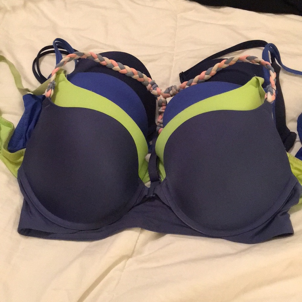 4 Victoria’s Secret bras 36C
